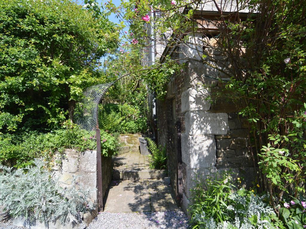 Enchanting Cottage With Terrace Garden Hamoir Exterior photo